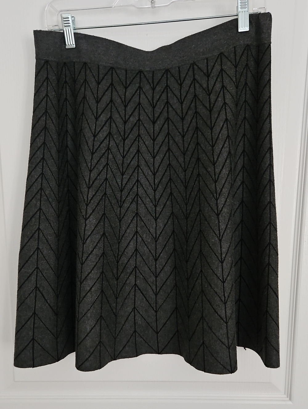 Max Studio Gray Chevron Skirt, Large